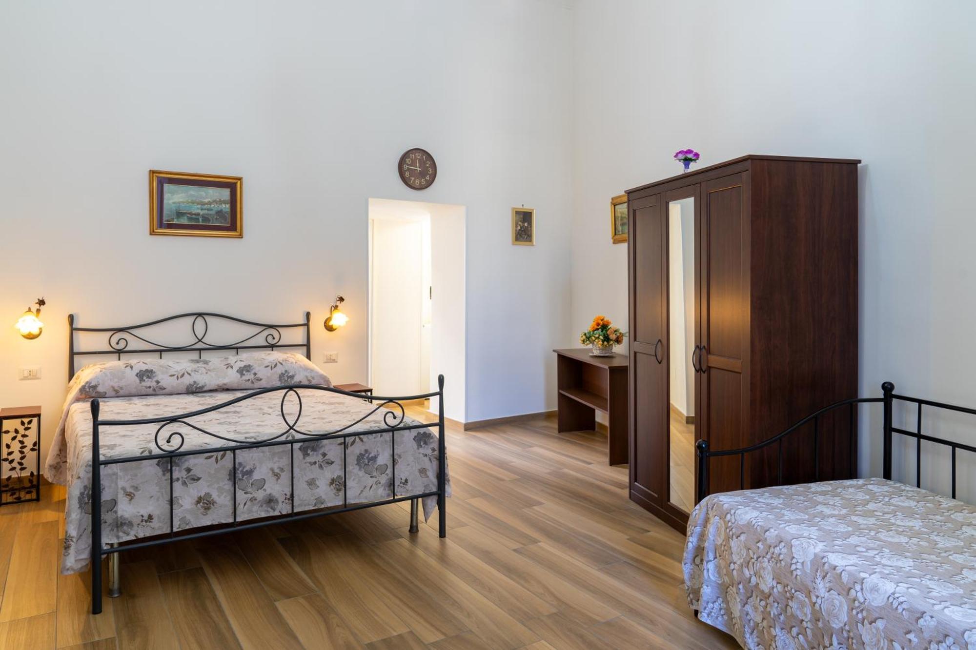 B&B Palazzo Sersale Napoli Dış mekan fotoğraf